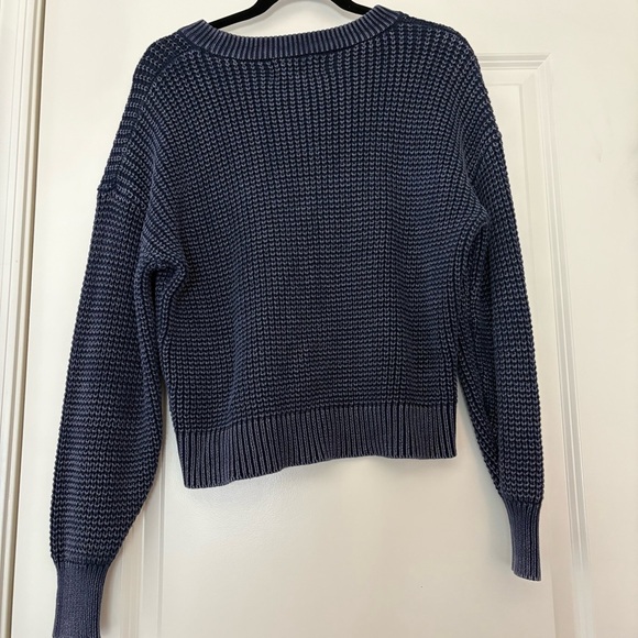 Old Navy Women’s Knitted Navy Blue Sweater - Picture 7 of 7